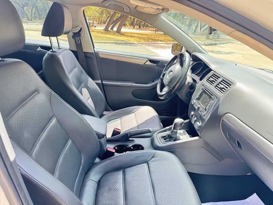 Volkswagen Jetta      2015