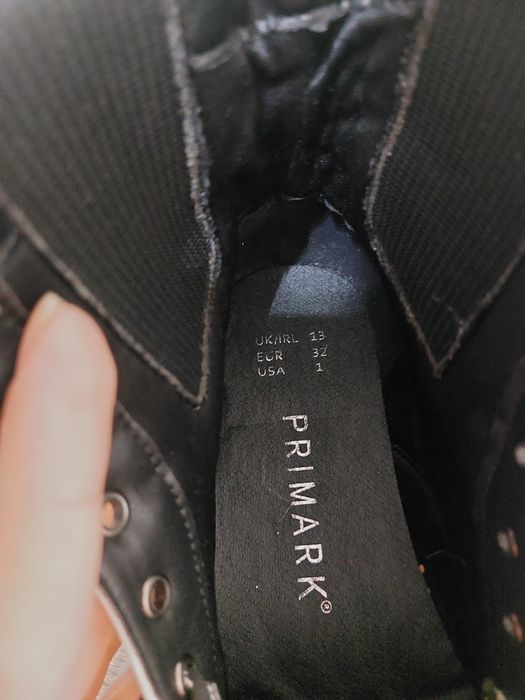 Білі чоботи ботинки  primark 13/32 
У чудовому стані. Устілка 21см 
Ма
