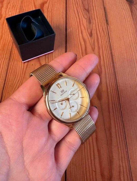 Relógio dourado Tommy Hilfiger