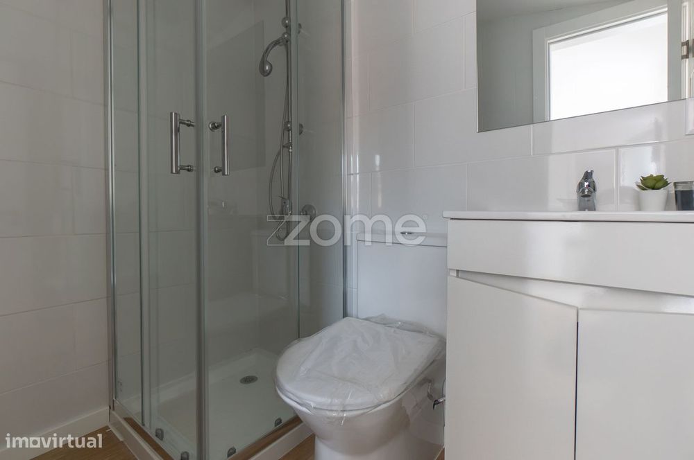 Conjunto de 3 casas independentes em Canelas