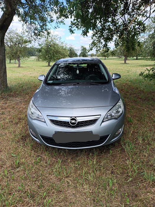 Opel astra j.     .