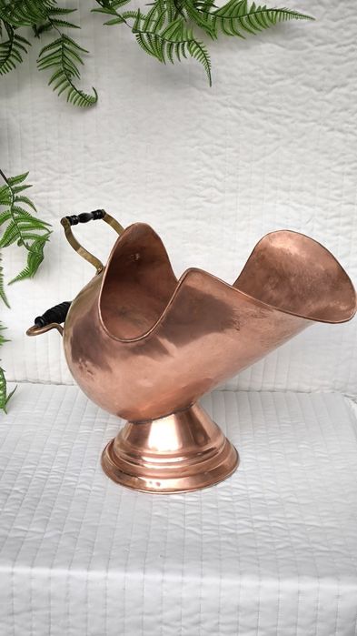 Продам подставку для дров из бронзы или меди.Дровницу.Зольник