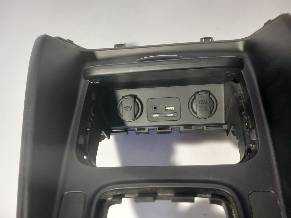 Moldura da consola central / rádio / aro KIA Carens IV