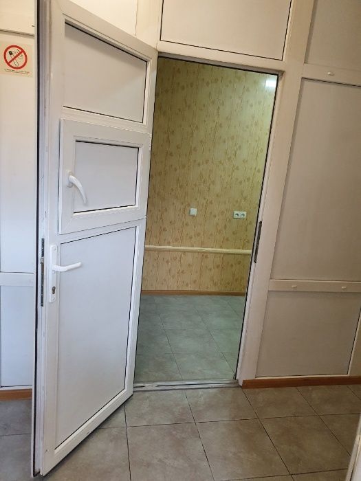 Продам от хозяина подвал фасад 3 станции Люстдорфской дороги.