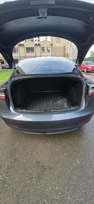 Tesla Model 3 2020 рік.