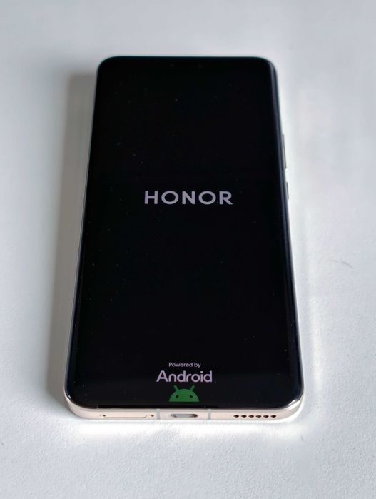 Honor Magic 6 Pro | kupiony w Media Expert | stan idealny + 5 etui