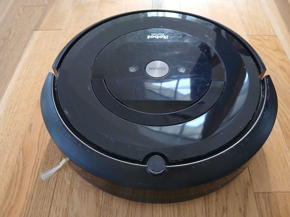 Roomba e5 z zapasem filtrów i szczotek bocznych