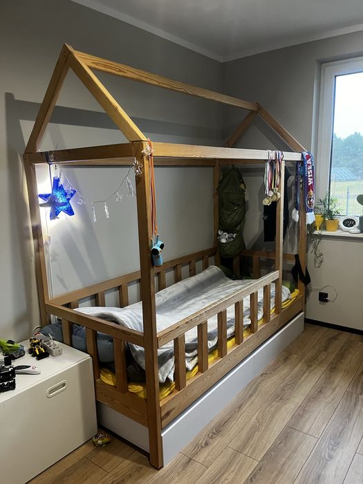 Łóżko sosnowe domek 90x200