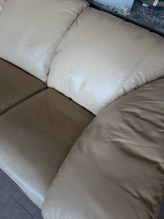 Шкіряний кутовий диван .Кут міняється.Стан ідеальний.