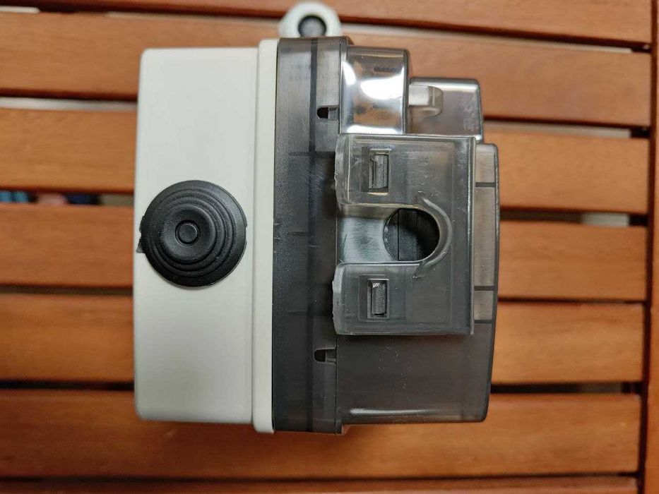 Зовнішній захисний бокс для розетки IP66