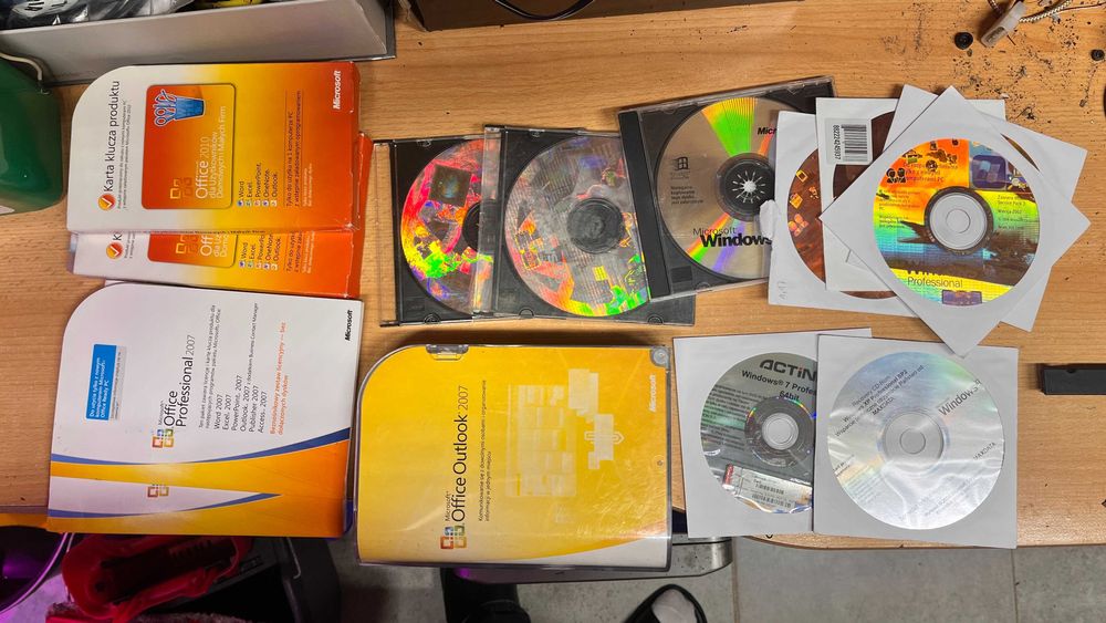Windows 98, XP, 7, Office 2002, 2007, 2010 CD