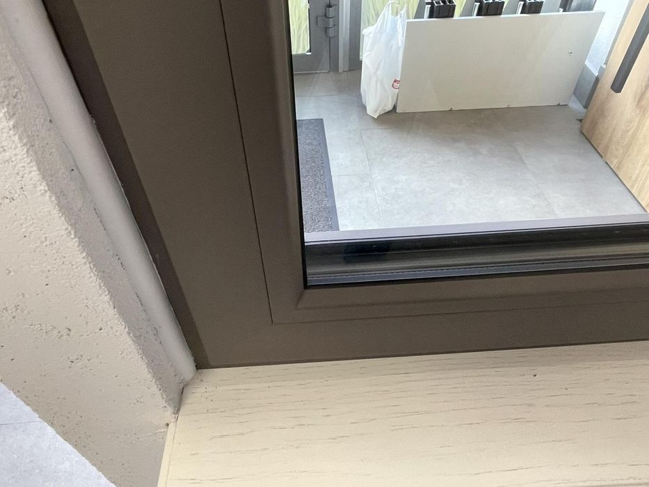 Okno Veka kolor szary matowy 1465x1435