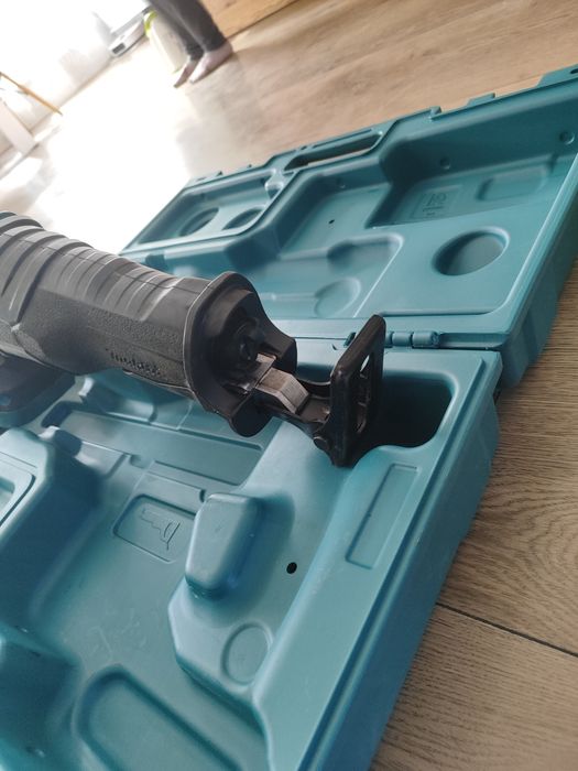 Akumulatorowa piła szablasta Makita 36v (2x18v), rok 2025