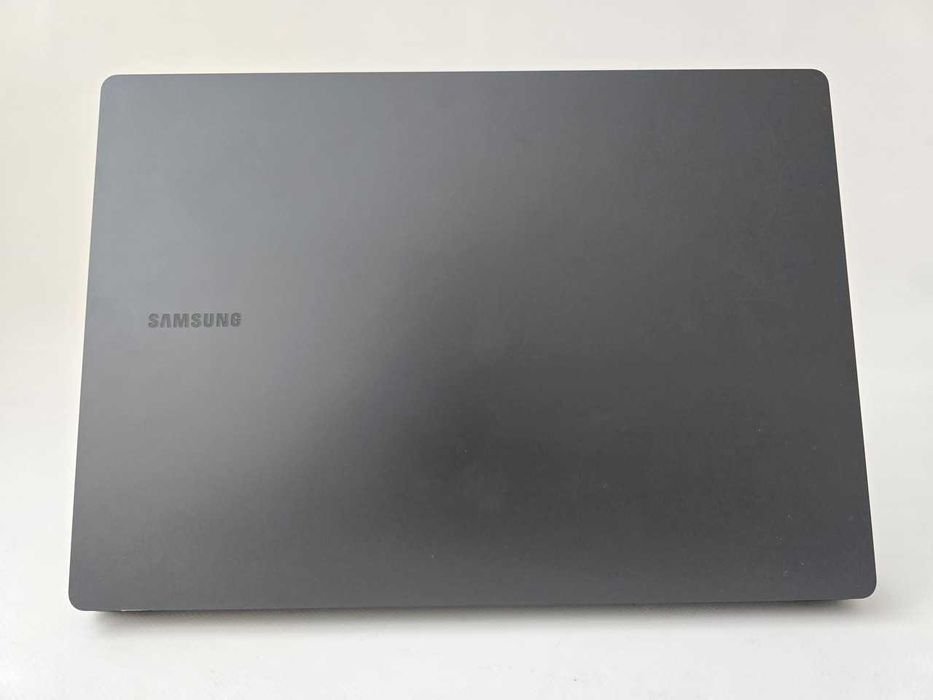 Samsung Galaxy Book 3 Ultra I9 13900H/RTX 4070/RAM 32GB/SSD 1TB/AMOLED