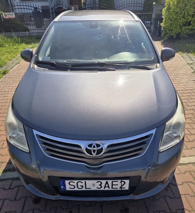 Бампер передній Tayota Avensis автозапчатини шрот б/в разборка Тайота