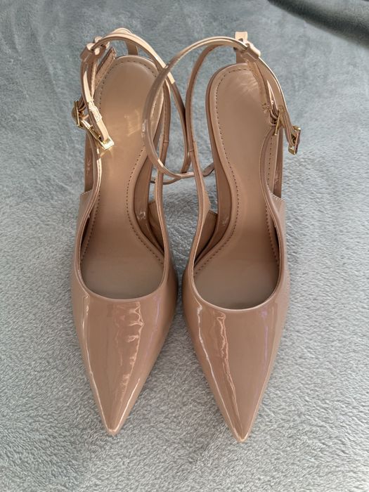 Nowe beżowe lakierowane szpliki buty damskie 36