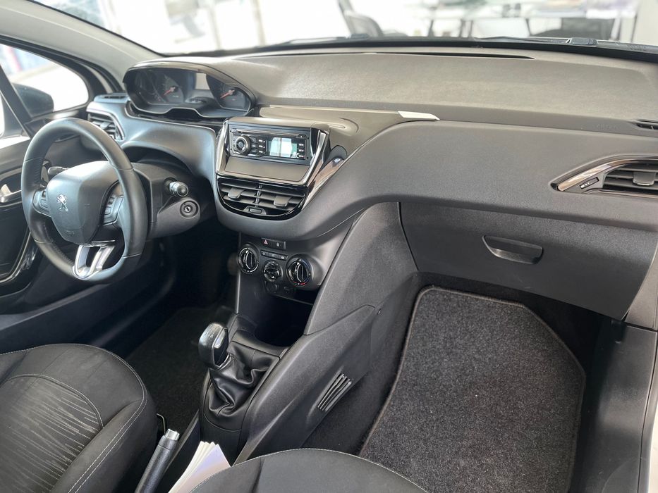 Peugeot 208 1.4hdi * 6.097€ + IVA *