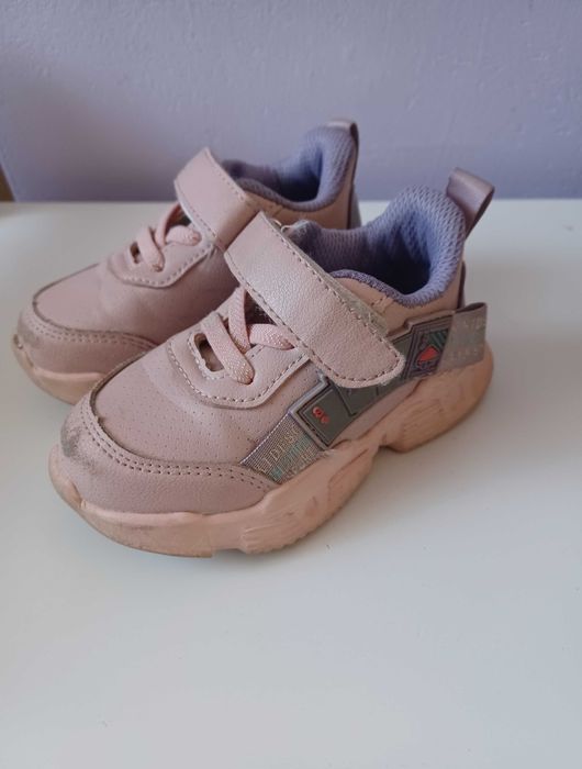Sportowe buty dziewczęce