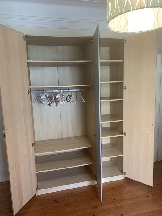 Roupeiro Ikea composto por 2 módulos