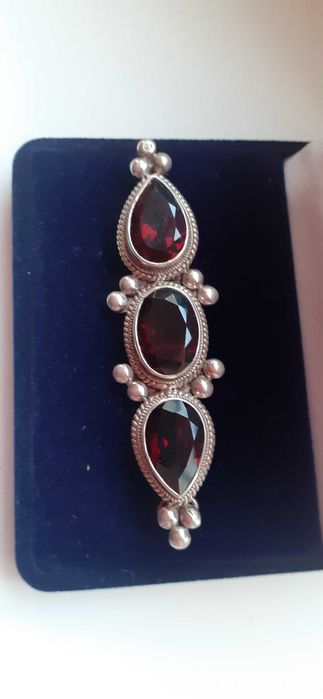 Broszka srebro 925  WARMET sygnowana z kamieniami.