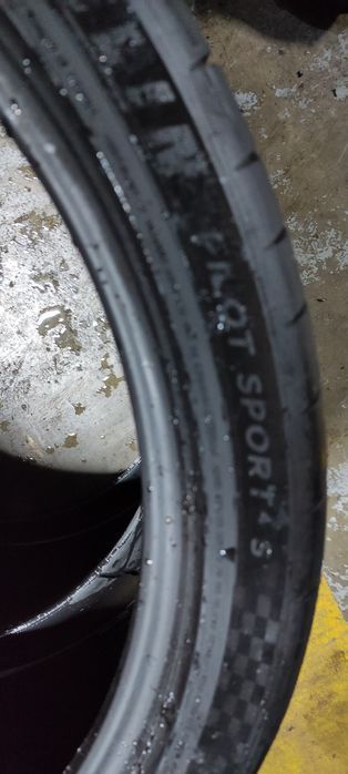 Pneus 285/30/21 semi novos