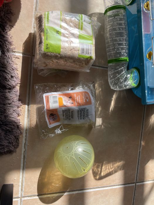 Gaiola para hamster com vários acessorios