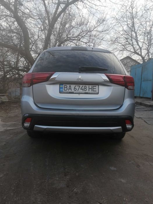 Мітсубісі аутлендер