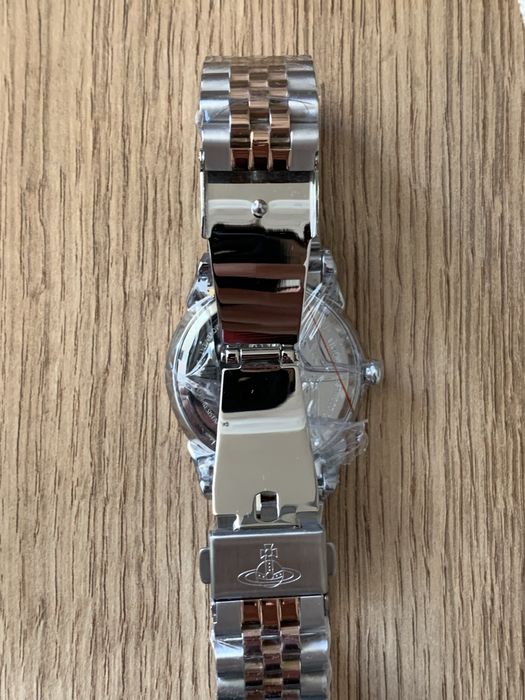 Новий годинник Vivienne Westwood