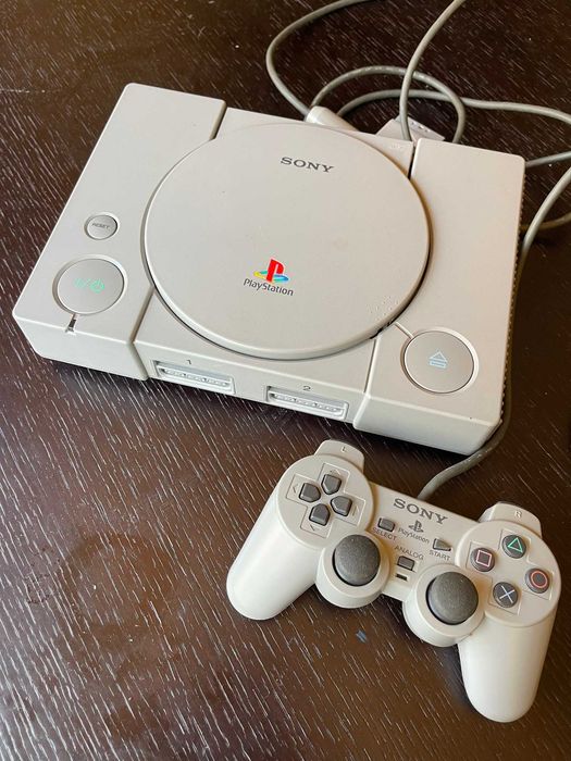 Playstation Sony SCPH-9002 + 3 jogos