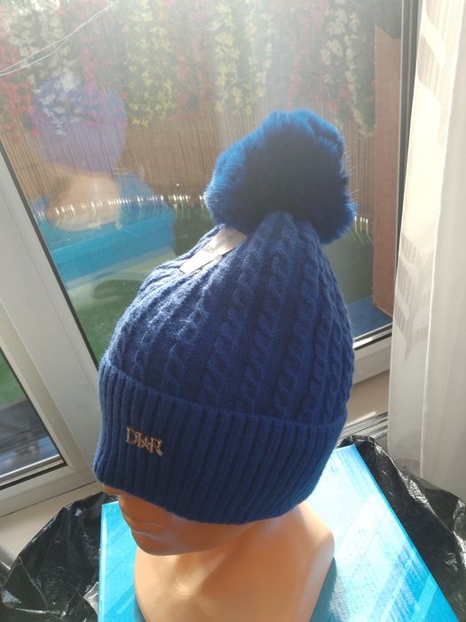 Czapka damska z pomponem