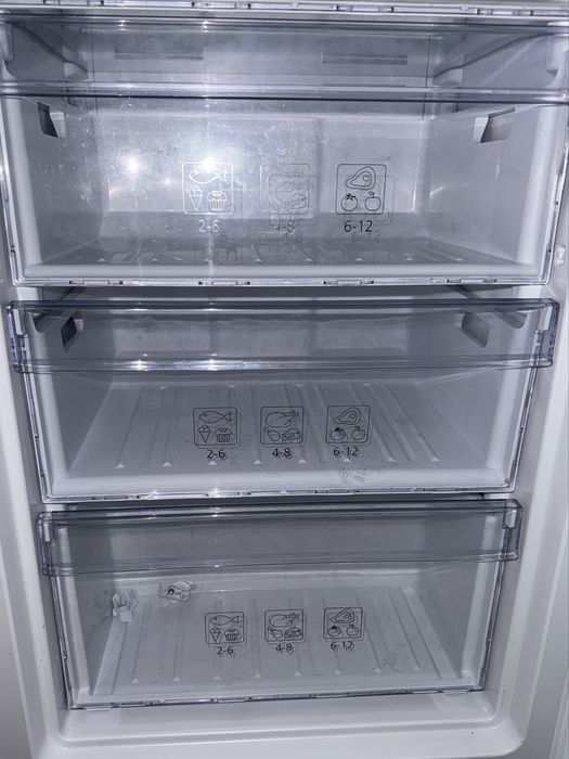 Zamrażarka Beko RFNE270E23W