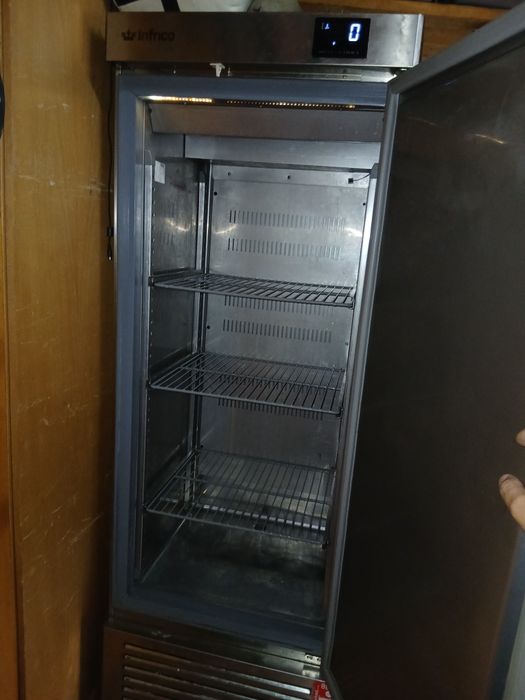 Frigorífico 100% inox infrico