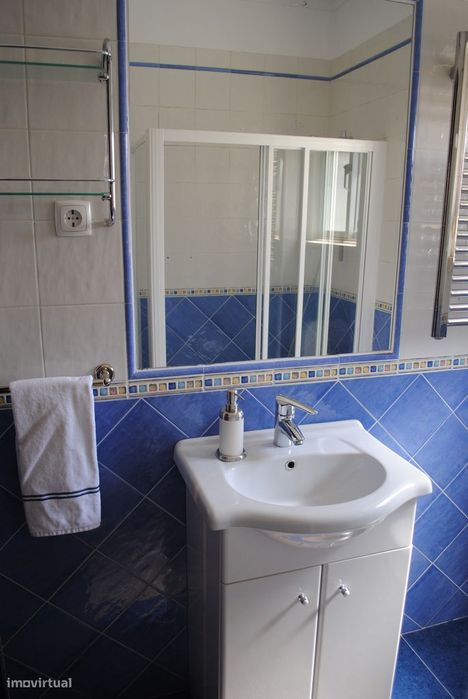 Apartamento T2 com terraço em Linda-a-Velha