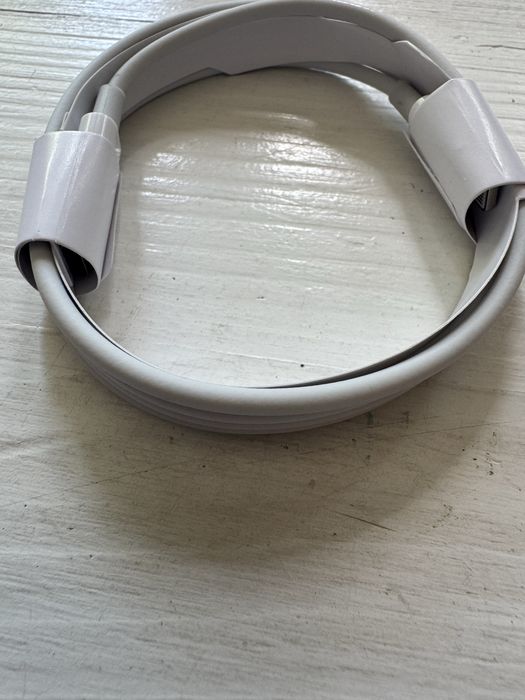 Sprzedam kabel USB-C – Lightning (oryginalny Apple)