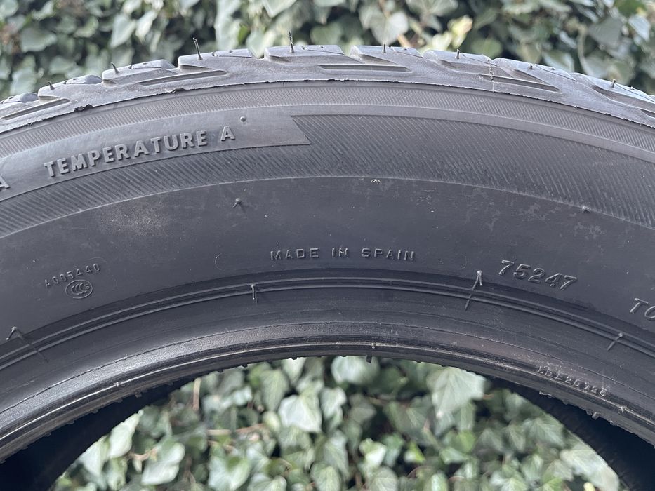 215/55 R17 Bridgestone Turanza T001