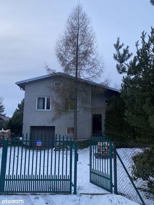 Dom – siedlisko z dużą działką blisko zalewu Jeziorsko