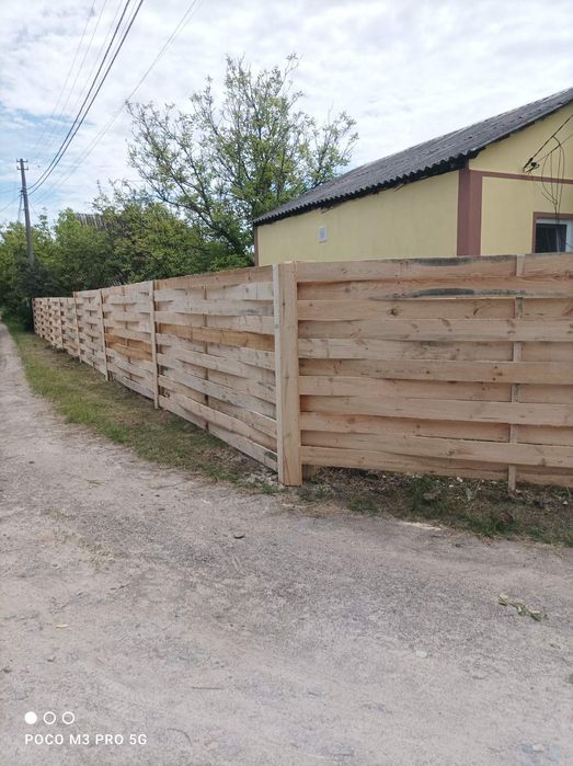 Деревяний забор, паркан