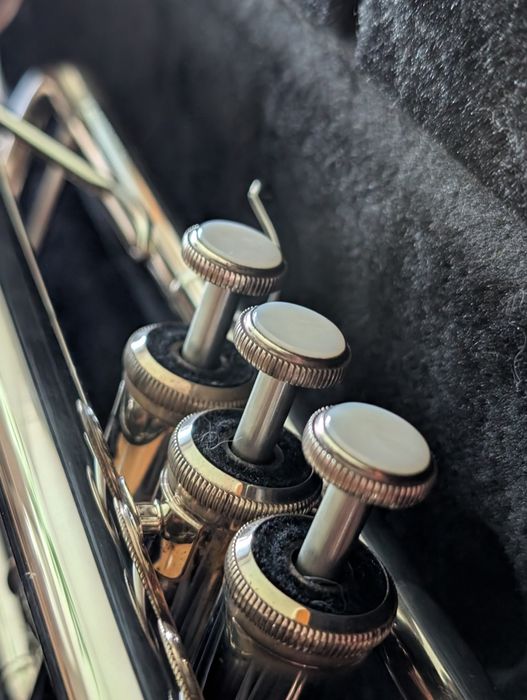 Trompete Prateada Yamaha 4335GII