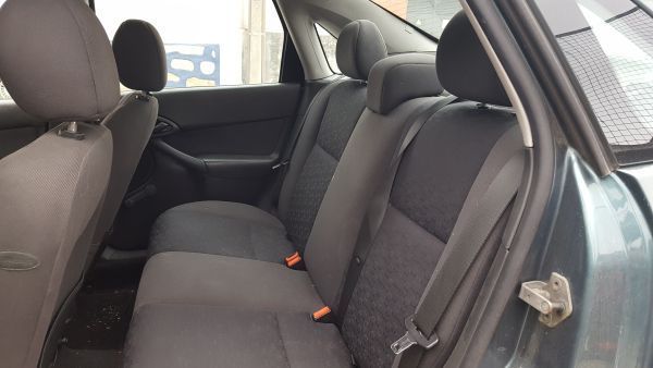 Para Peças Ford Focus Três Volumes (Dfw)