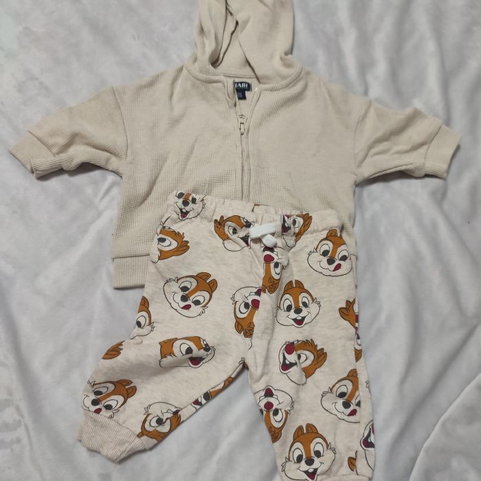 Roupa de menino muito gira desde um euro