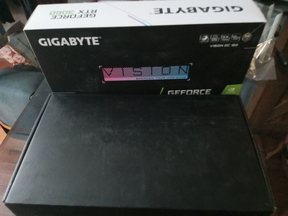 Продам практически новую видеокарту  Nvidia  Gigabyte Geforce 3060 rtx