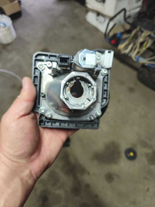 Ксенонова лампа Jeep Cherokee та інші запасні частини фари