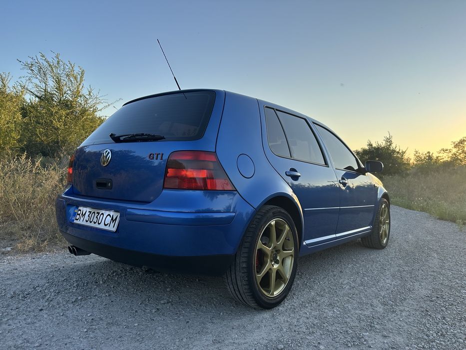 Volkswagen Golf 4 на повному бойовому стані
