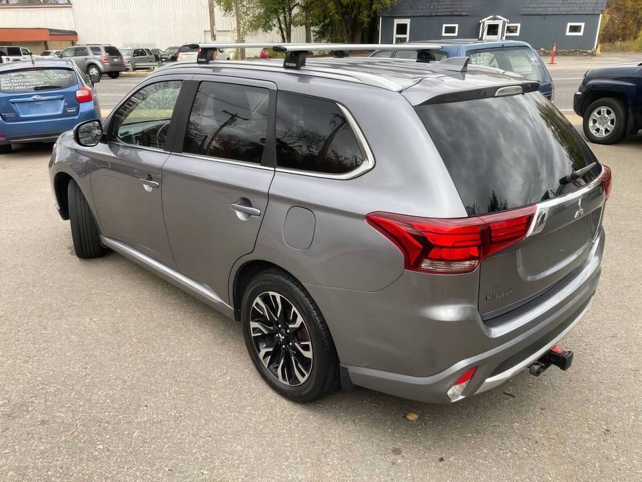 Mitsubishi Outlander SEL      2018