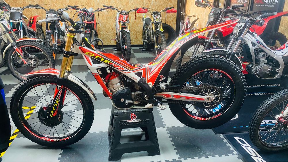 Moto de Trial TRS 300 RR como nova
