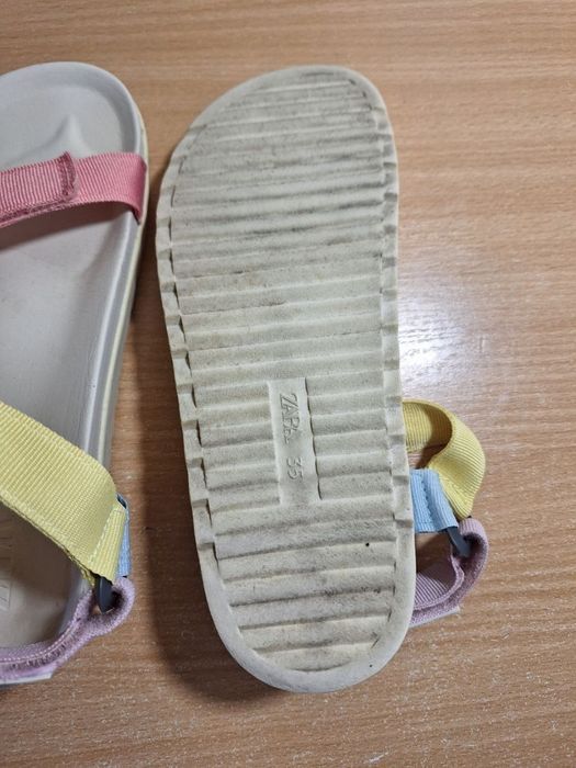 Zara  босоніжки 35 розміру