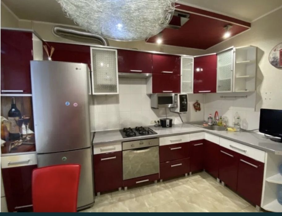 Продается уютная и просторная 2к /квартира Сталинка ,в Центре города!