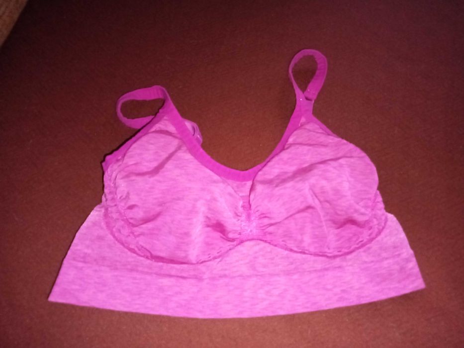 Biustonosz dziewczęcy.