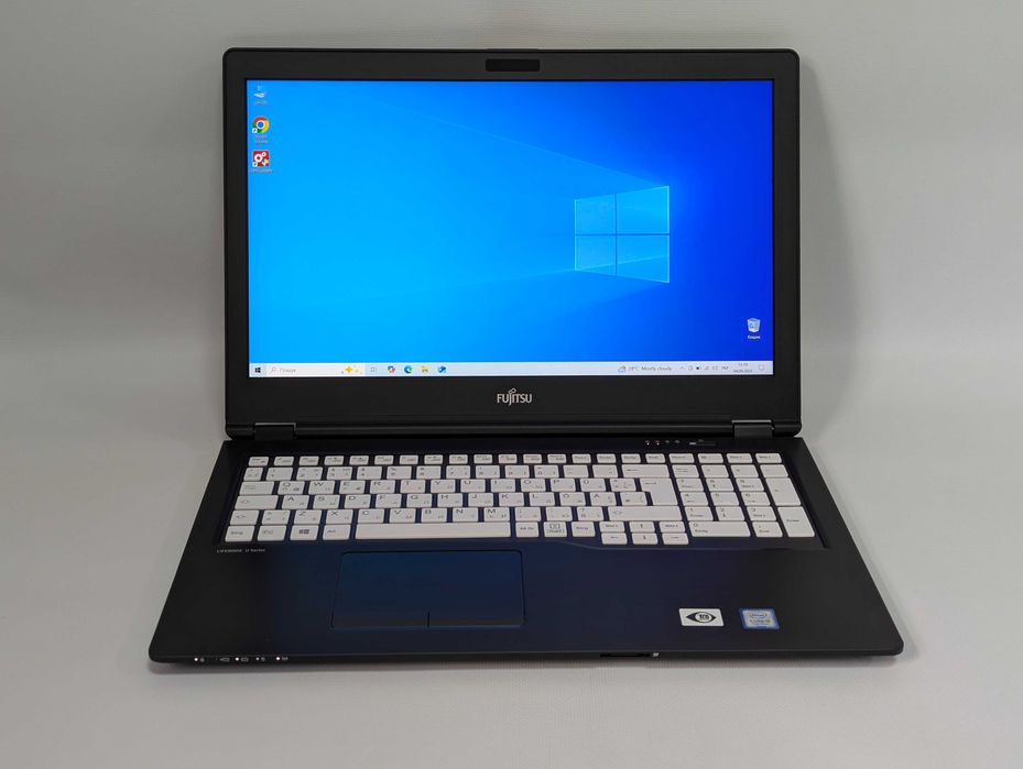 Ноутбук 15,6" Fujitsu U758/1920х1080 IPS, i5-7200U, 8 RAM, SSD 512, Type-C