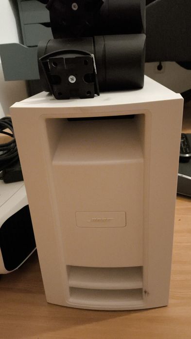 Projetor Epson 3D EH-TW9100W e sistema de som Bose lifestyle V35 5.1